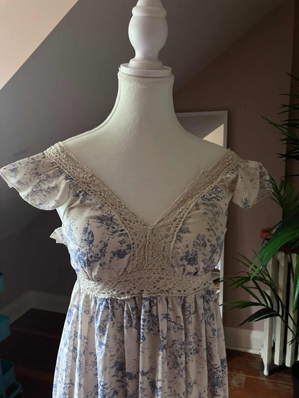 White & blue chinoiserie empire waist long dress cottagecore lace trim - Picture 6 of 9